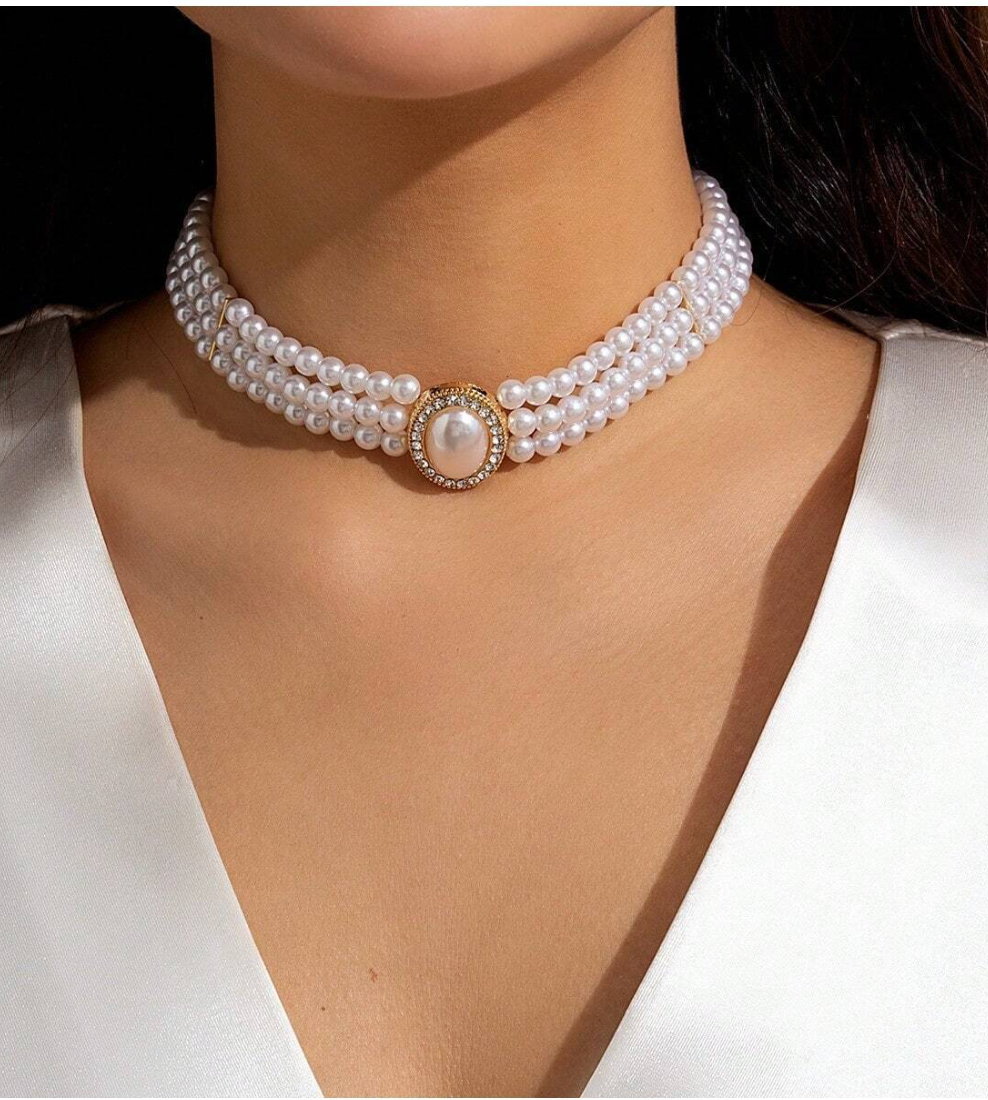 Baroque Imitation Pearl Choker with Pendant