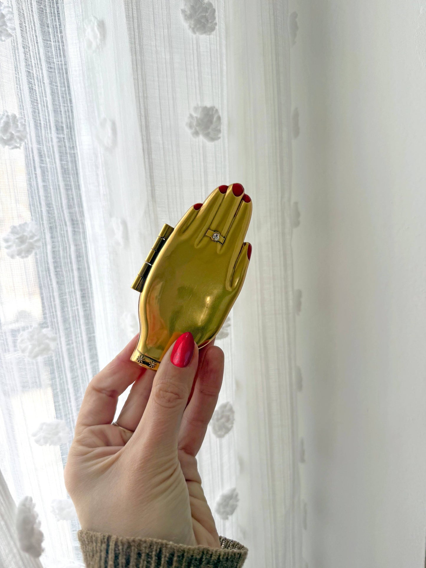 "A Helpful Hand" Handheld Compact