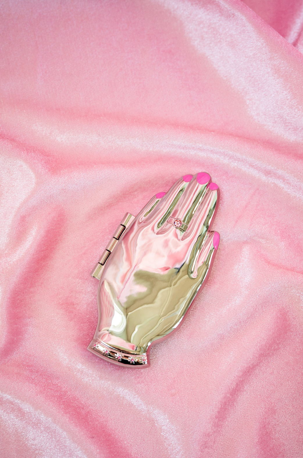 "A Helpful Hand" Handheld Compact