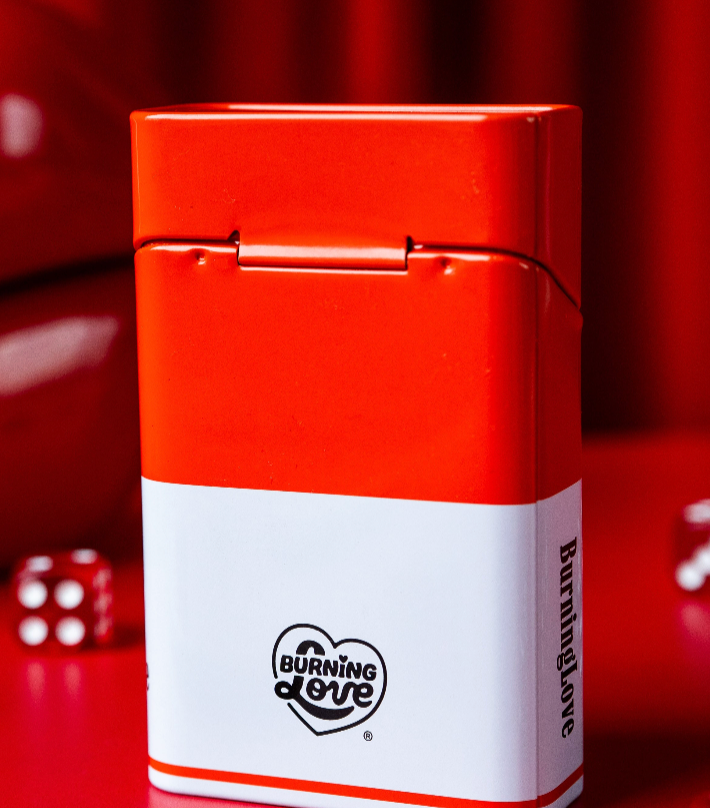 Cigarette "Burning Love" Tin Accessory Case