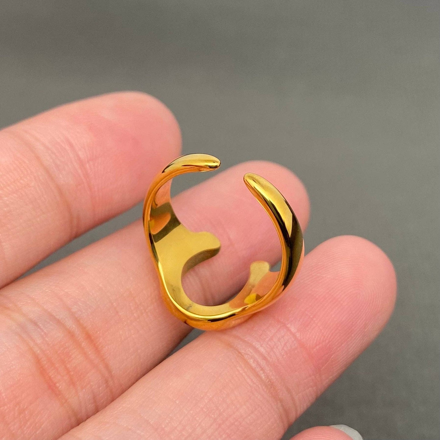 Lucky Girl Inlaid Horseshoe 18K Gold-Plated Ring