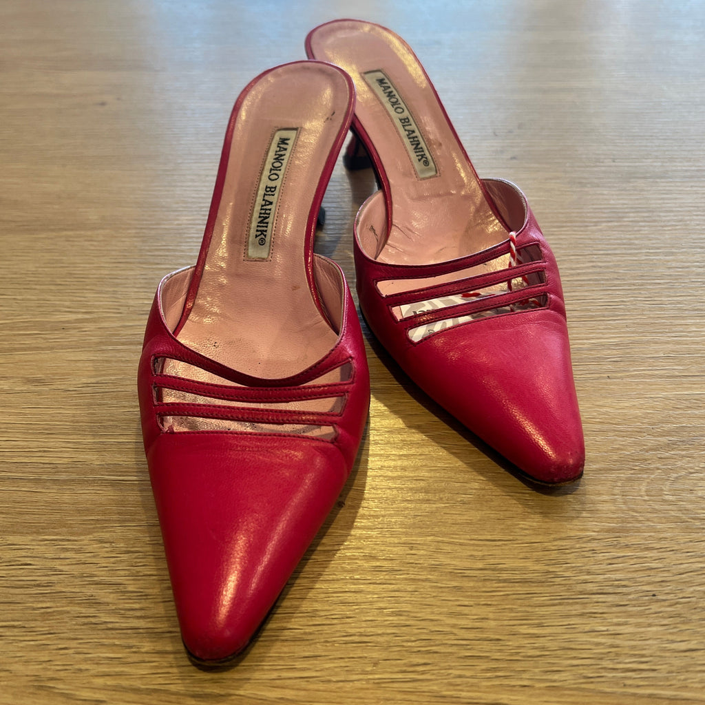 Vintage Manolo Blahnik Hot Pink Leather Pointed-Toe Kitten Heel