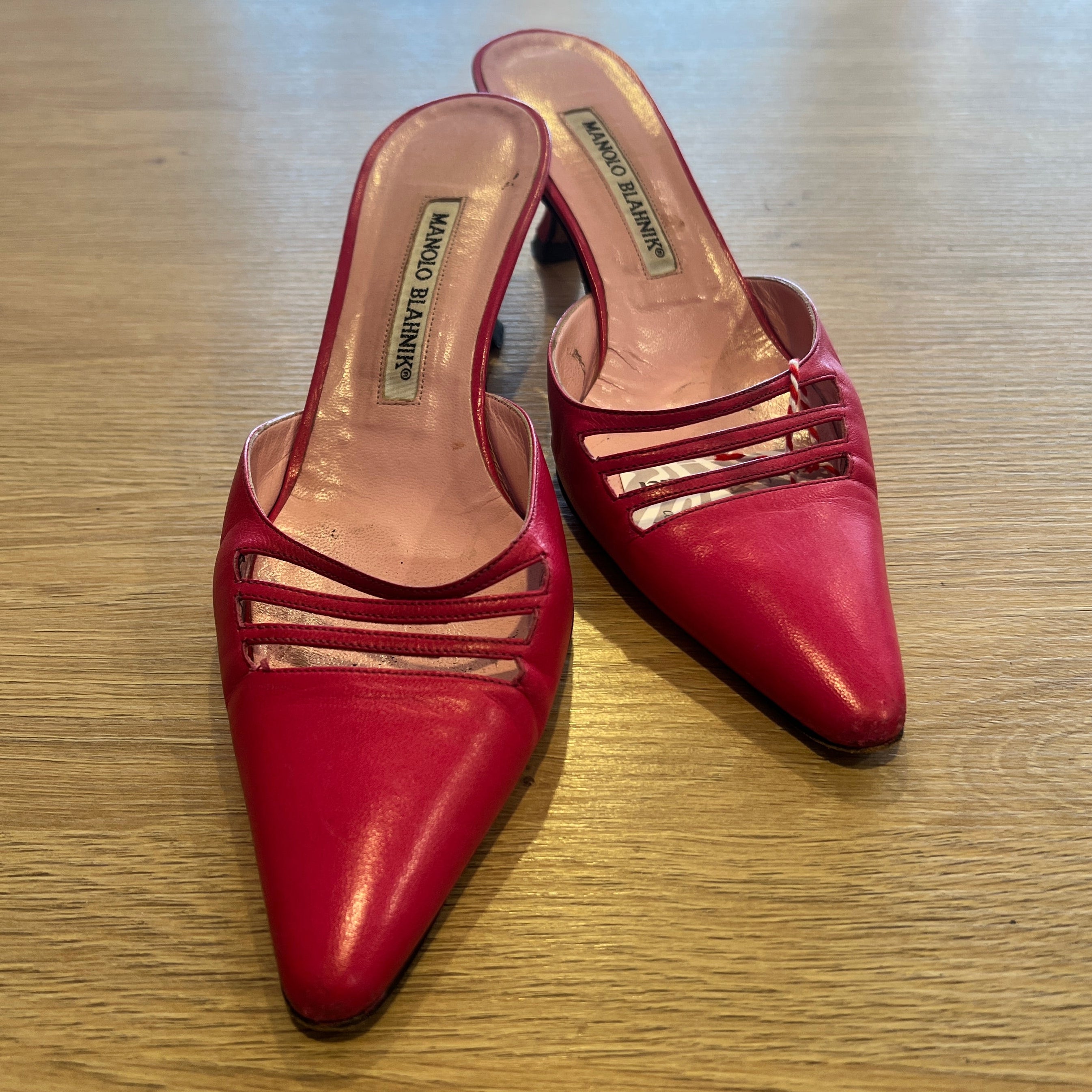Vintage Manolo Blahnik Hot Pink Leather Pointed-Toe Kitten Heel