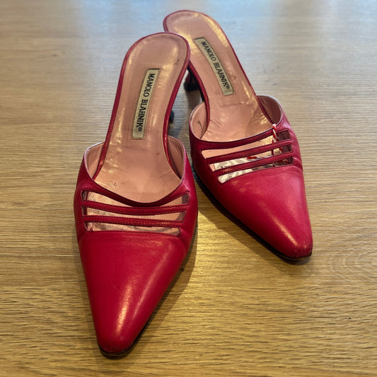 Vintage Manolo Blahnik Hot Pink Leather Pointed-Toe Kitten Heel