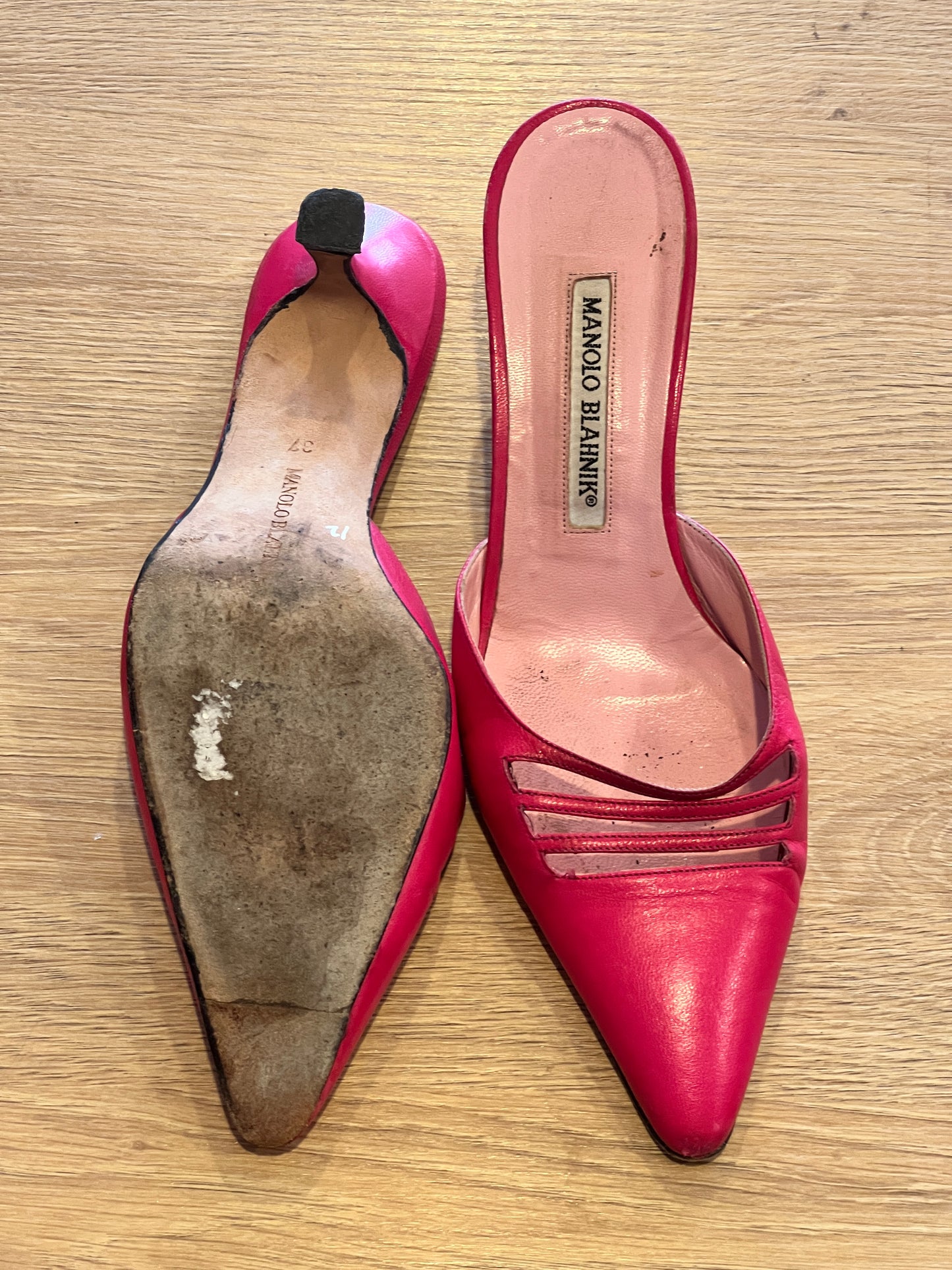 Vintage Manolo Blahnik Hot Pink Leather Pointed-Toe Kitten Heel