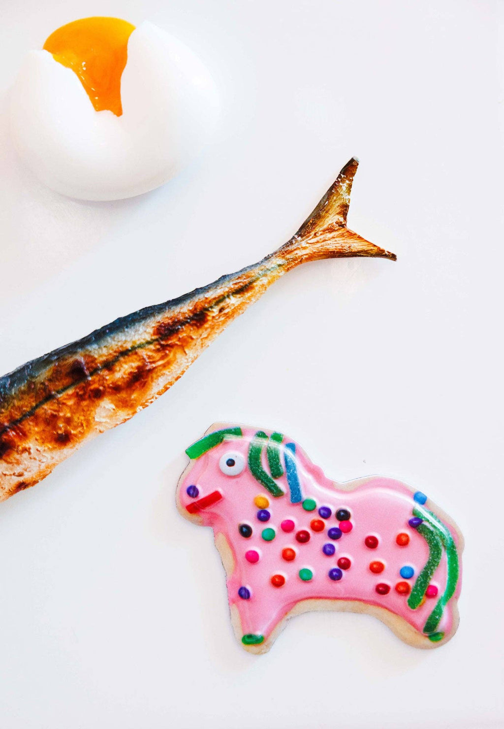 Weird horse cookie magnet