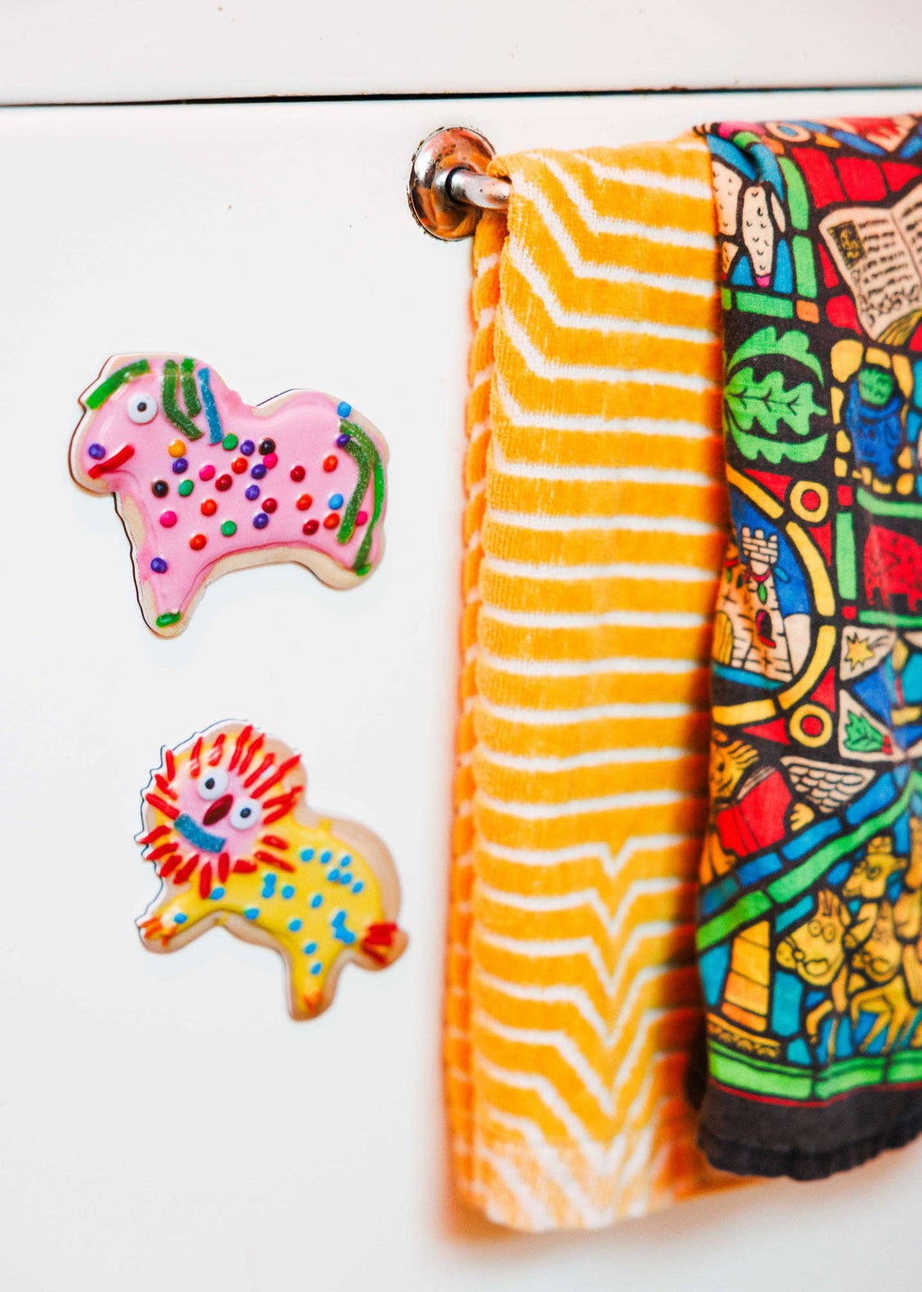Weird horse cookie magnet